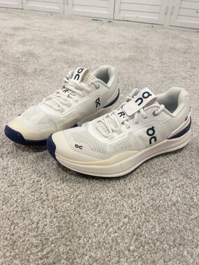 ON womens THE ROGER Pro Tennis Shoes White Indigo Women’s size 9.5